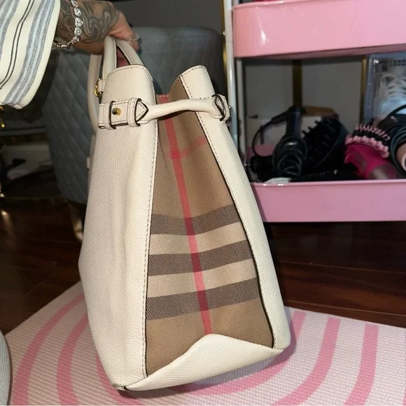 Burberry Beige Leather bag